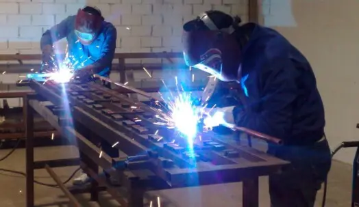 Transformamos el metal en arte. Servicio de herrería de JG Mantenimientos: